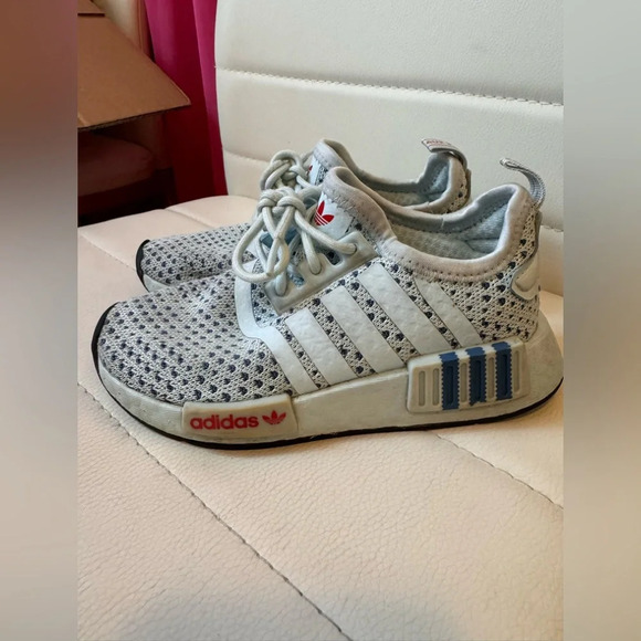 Adidas Kids Sneakers Size 11 - Picture 3 of 5